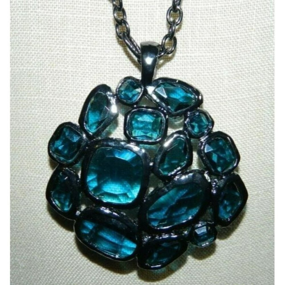 NWT Chico's Blue Acrylic Modern Cluster Pendant Necklace